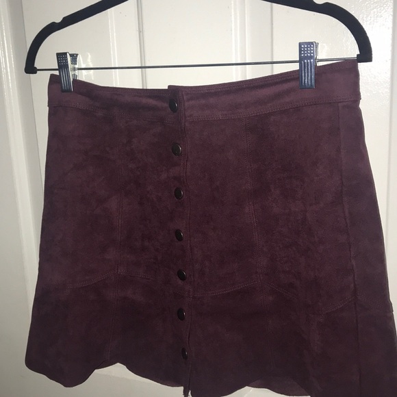 AEO Faux Suede Snap Front Scalloped Mini Skirt - Picture 3 of 5